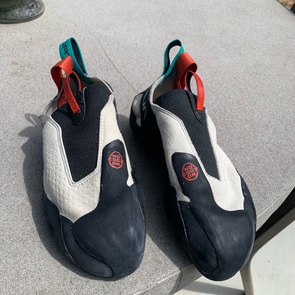 La Sportiva Mantra climbing shoes